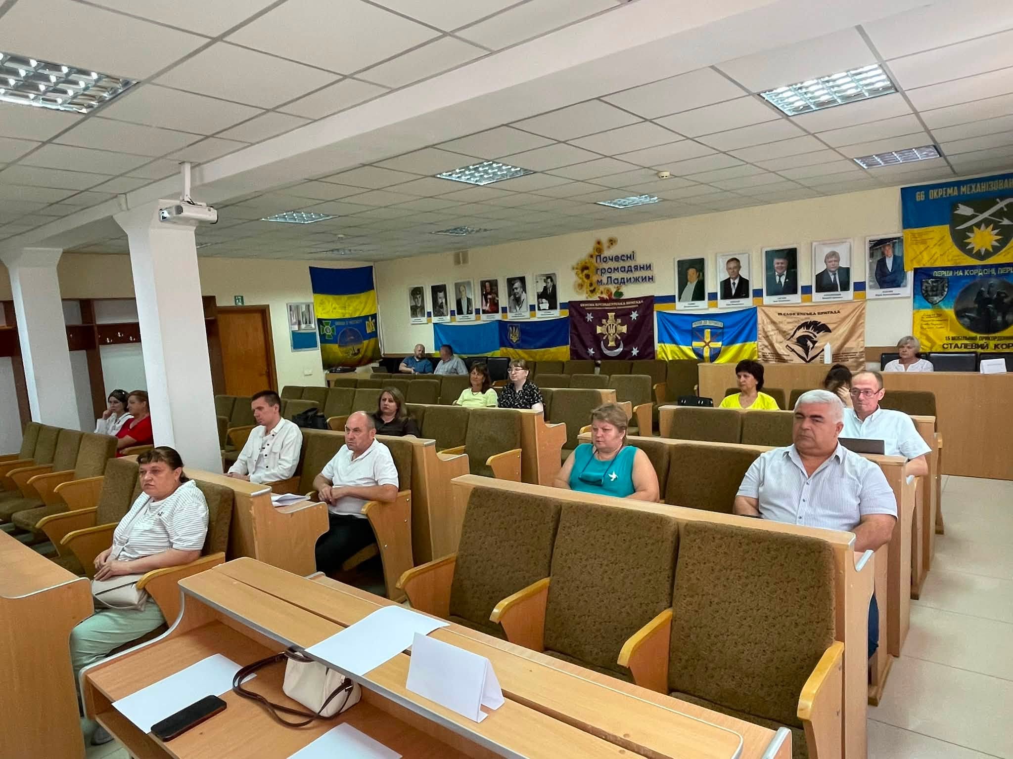 Присутні на громадському обговорені